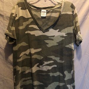 😍SEXY💗Victoria’s Secret Camouflage v neck t-shirt size large